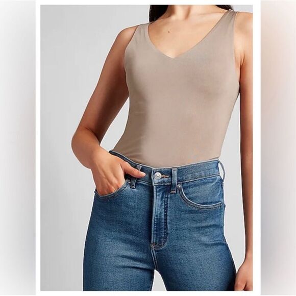 Express Body Contour‎ Vneck Bodysuit Blush Beige Tan S Small Tank Silky - Picture 1 of 7